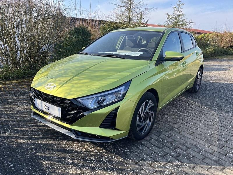 Gelb Gebraucht 2025 Hyundai i20 Trend Limousine | 22.950 € (Teuer) - Bild 1/4