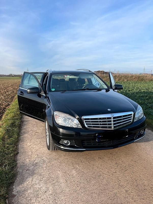 Schwarz Gebraucht 2010 Mercedes 220 Kombi | 6.500 € - Bild 1/4