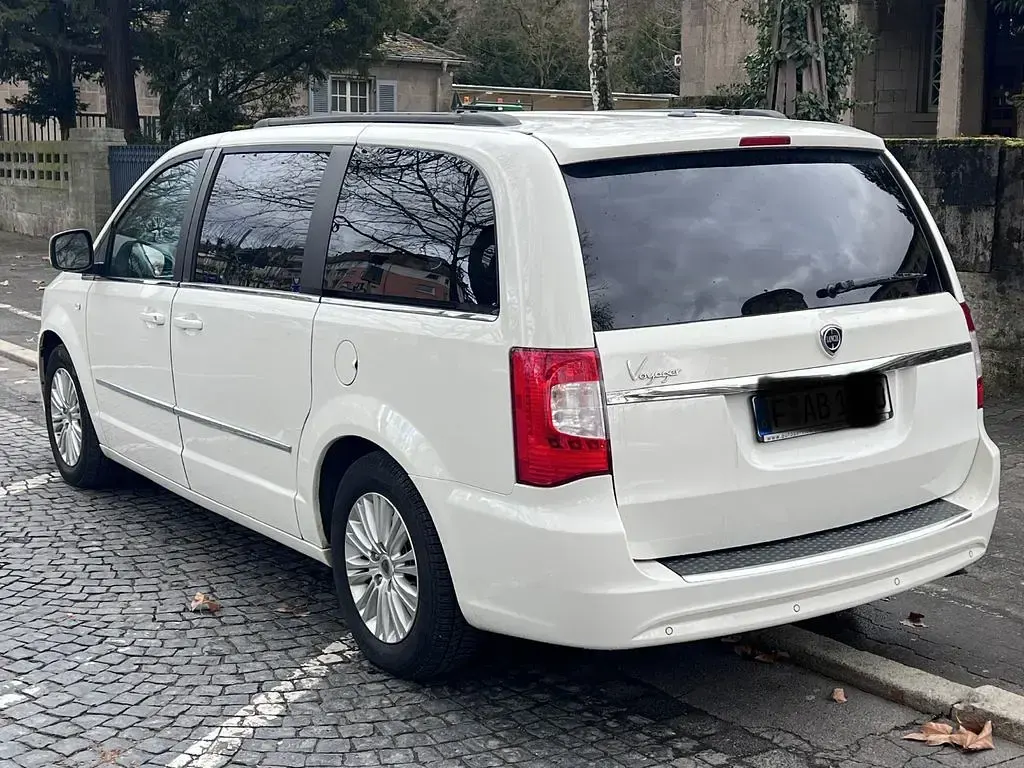 Gebraucht Lancia Voyager Gold 178 PS (130 kW) 2012 Weiß Van / Kleinbus