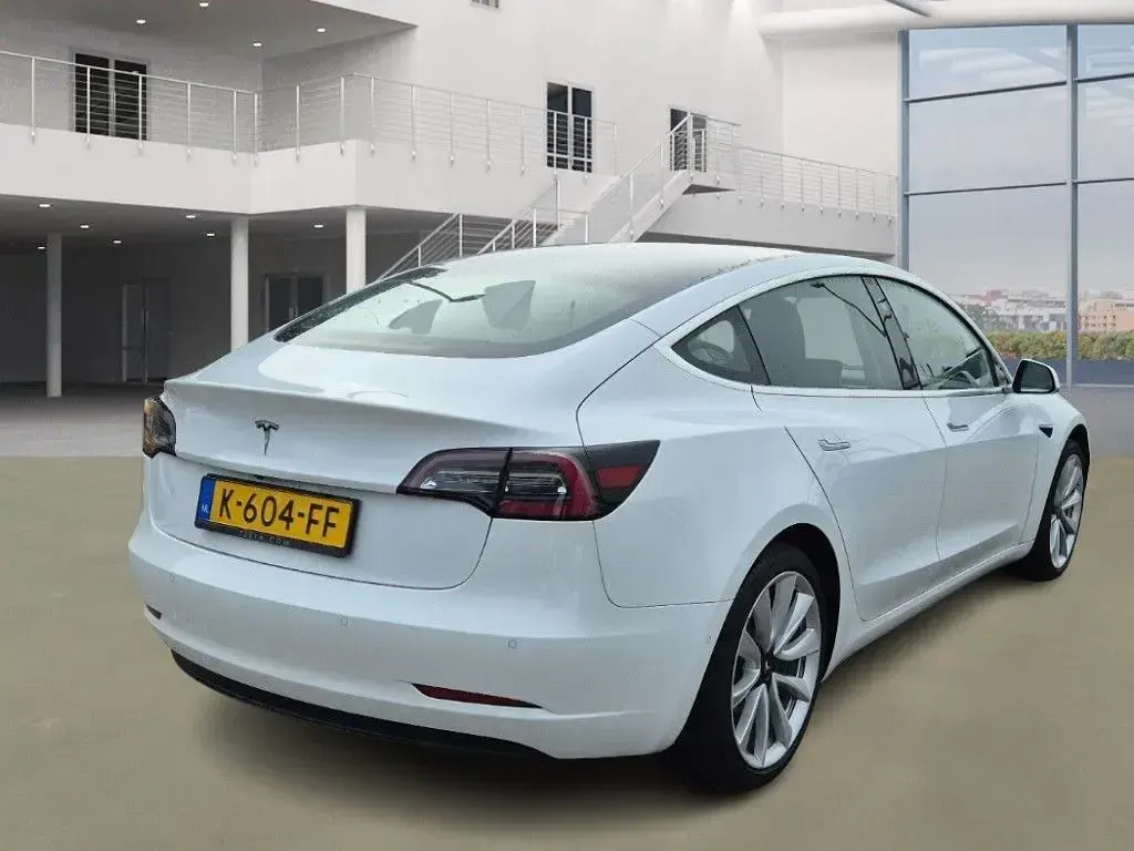 Gebraucht Tesla Model 3 Standard Range 225 kW (306 PS) 2020 Weiß Limousine