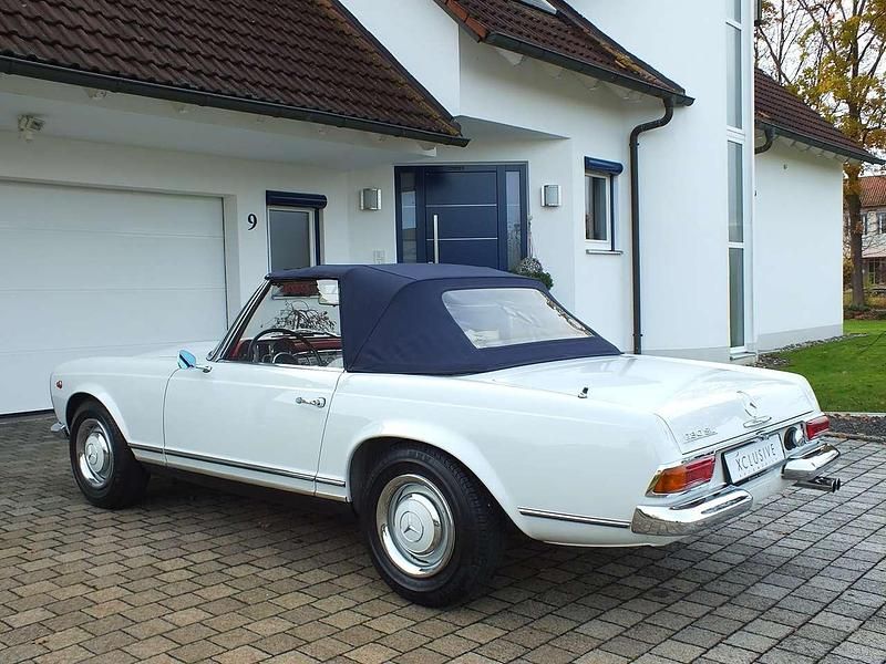 Gebraucht Mercedes 230 150 PS (110 kW) 1966 Papyrusweiß Cabrio