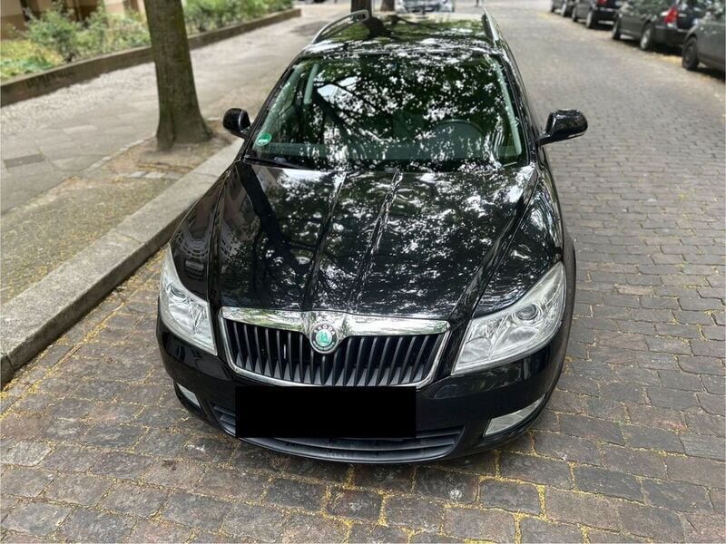 Schwarz Gebraucht 2010 Skoda Octavia Limousine | 3.000 € (Guter Preis) - Bild 1/4