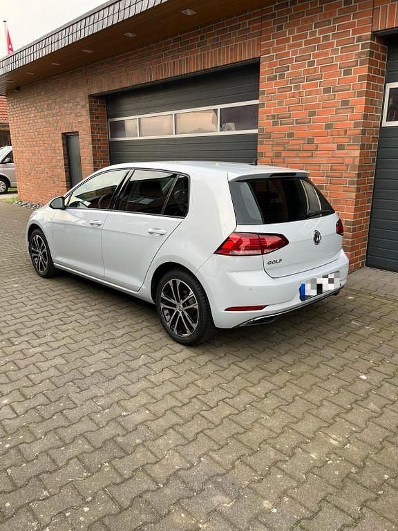 Weiß Gebraucht 2018 VW Golf VII Join Limousine | 13.800 € (Guter Preis) - Bild 1/4