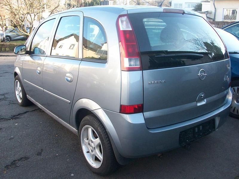 Silber Gebraucht 2005 Opel Meriva Van / Kleinbus | 2.790 € (Teuer) - Bild 1/4