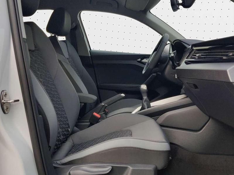 Neu Audi A1 Advanced Plus 95 PS (69 kW) 2025 Gletscherweiß metallic Kleinwagen