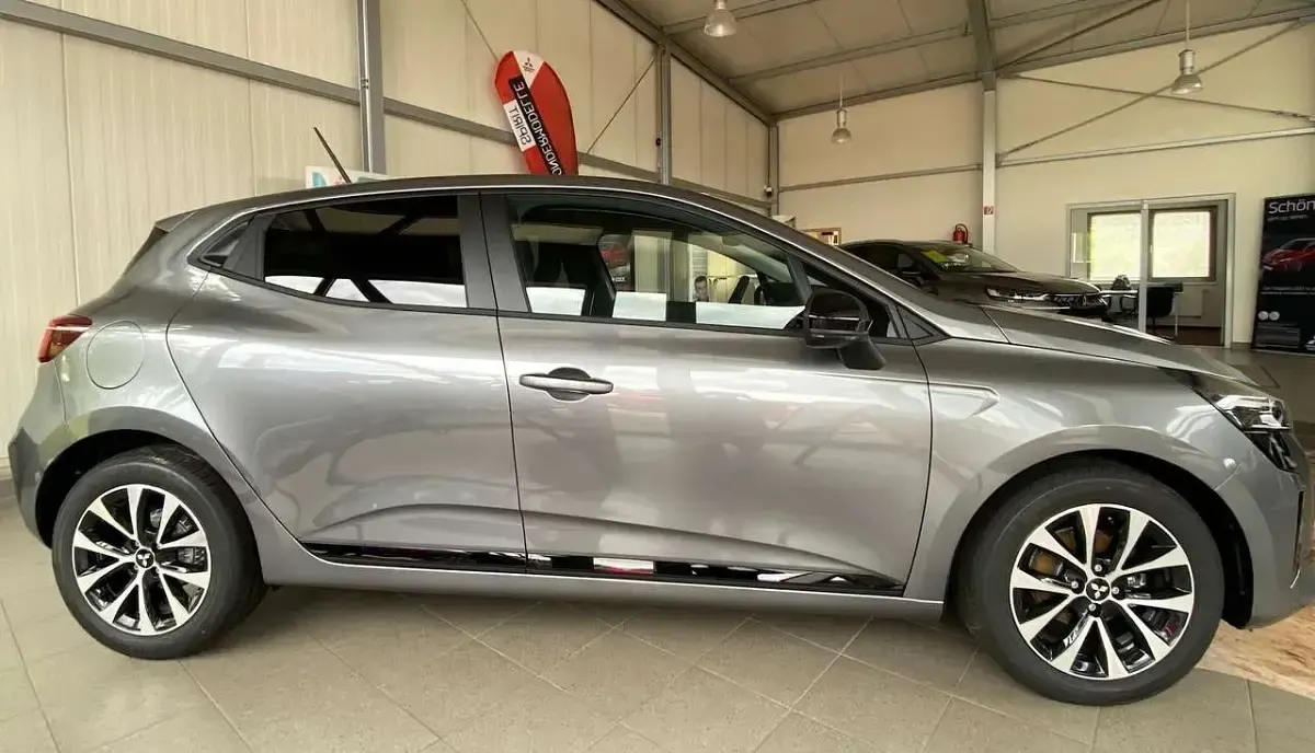 Neu Mitsubishi Colt Plus 91 PS (66 kW) 2025 Achatgrau Kleinwagen