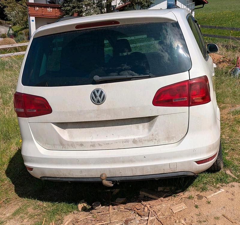 Second-hand VW Sharan 140 CP (102 kW) 2011 Alb Monovolum