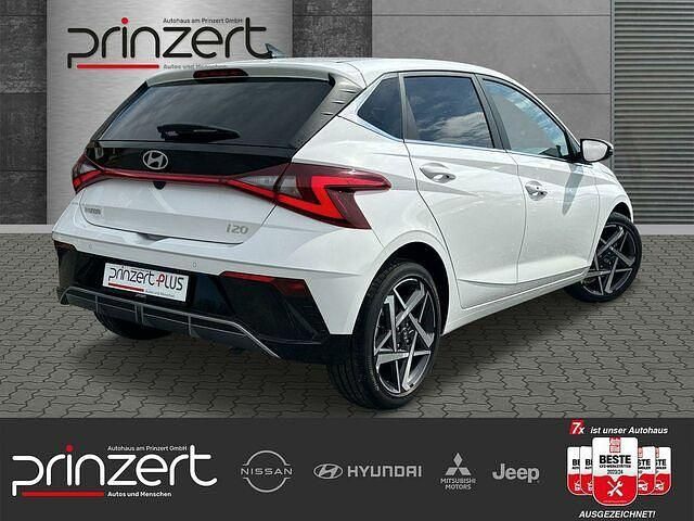 Gebraucht Hyundai i20 Comfort 101 PS (74 kW) 2024 Atlas white Limousine
