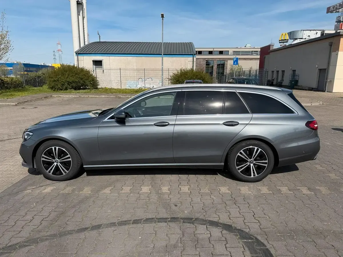 Gebraucht Mercedes E200 160 PS (117 kW) 2023 Grau Kombi