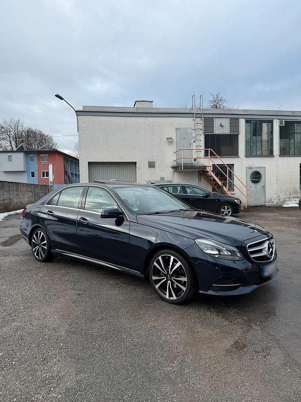 Gebraucht Mercedes E220 170 PS (125 kW) 2014 Blau Limousine