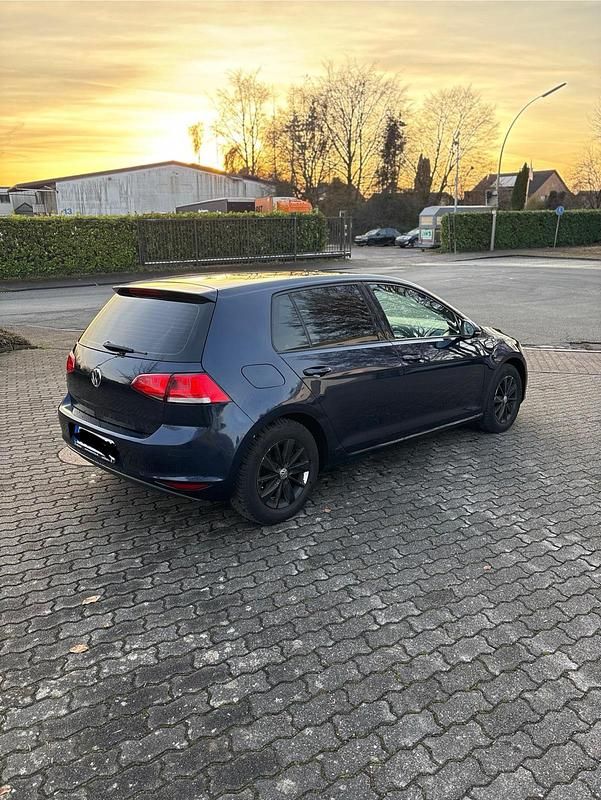 Blau Gebraucht 2014 VW Golf Limousine | 3.900 € (Superpreis) - Bild 1/4