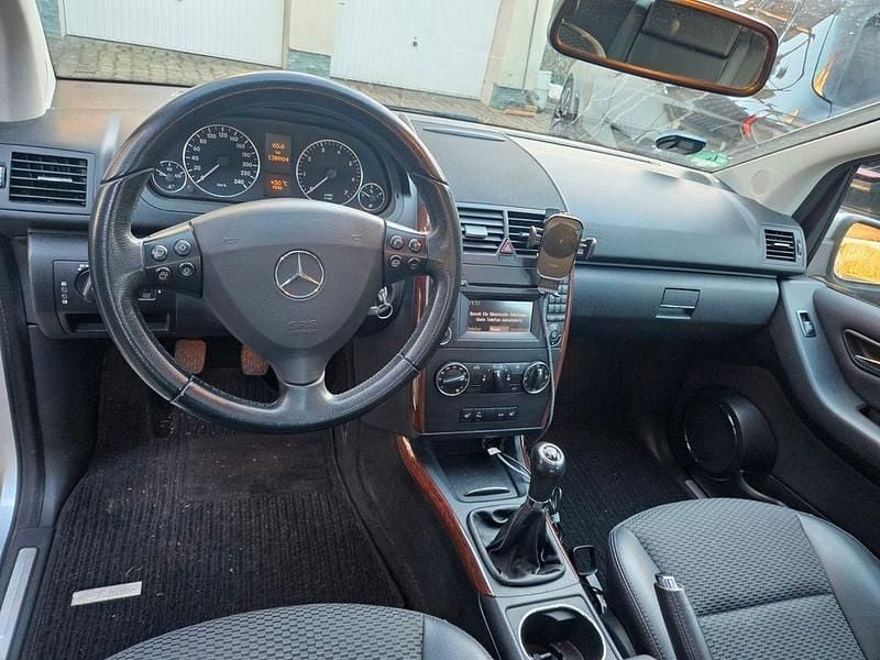 Gebraucht Mercedes A180 116 PS (85 kW) 2010 Silber Van / Kleinbus