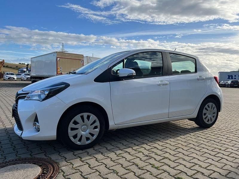 Gebraucht Toyota Yaris 90 PS (66 kW) 2016 Weiß Limousine