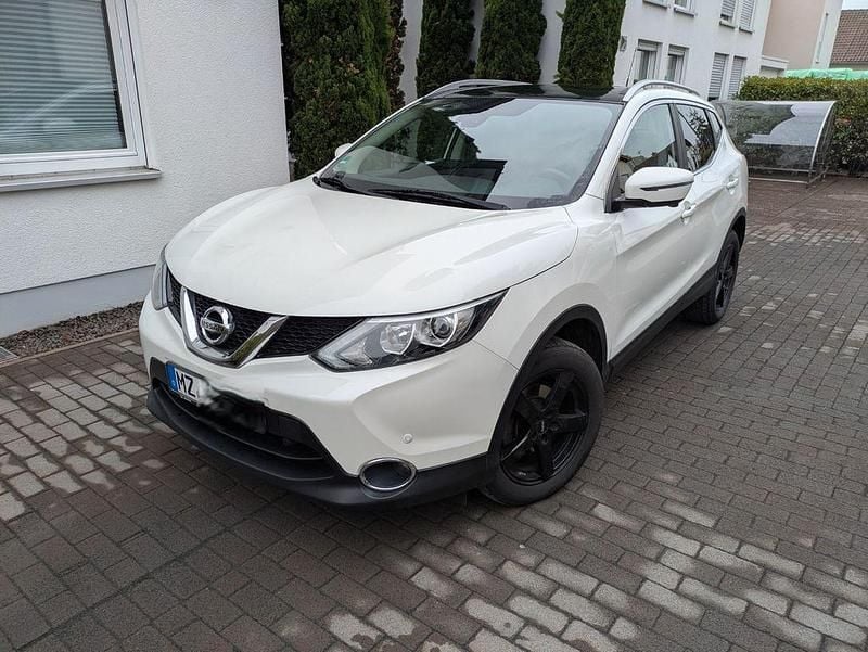 Weiß Gebraucht 2017 Nissan Qashqai 360º SUV | 14.000 € (Fairer Preis) - Bild 1/4