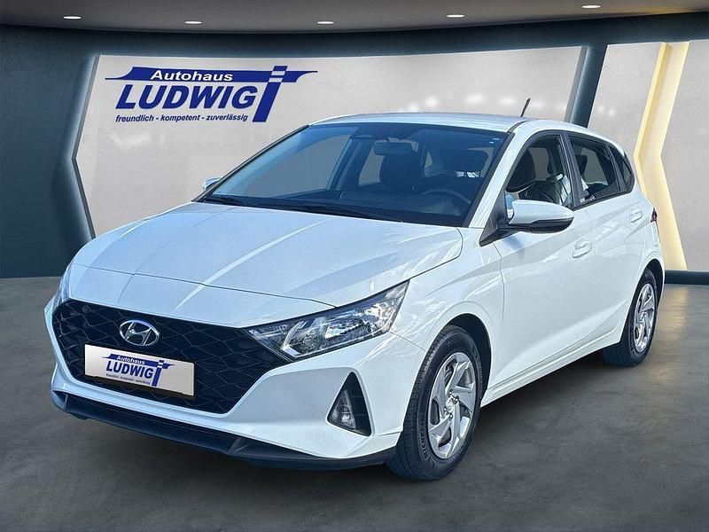 Weiß Gebraucht 2021 Hyundai i20 Select Limousine | 12.480 € (Guter Preis) - Bild 1/4