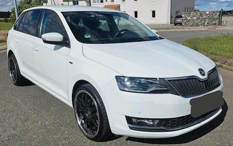 Weiß Gebraucht 2018 Skoda Rapid Limousine | 14.000 € (Teuer) - Bild 1/4