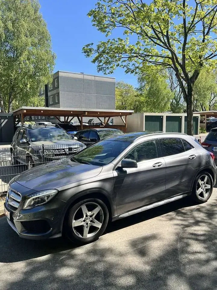 Gebraucht Mercedes GLA200 156 PS (114 kW) 2014 Grau SUV