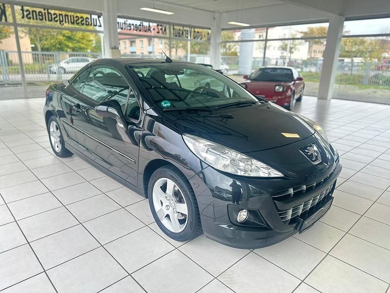 Schwarz Gebraucht 2011 Peugeot 207 CC Premium Cabrio | 3.390 € (Etwas zu teuer) - Bild 1/4