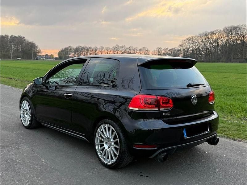 Gebraucht VW Golf VI GTI 211 PS (155 kW) 2011 Schwarz Kleinwagen