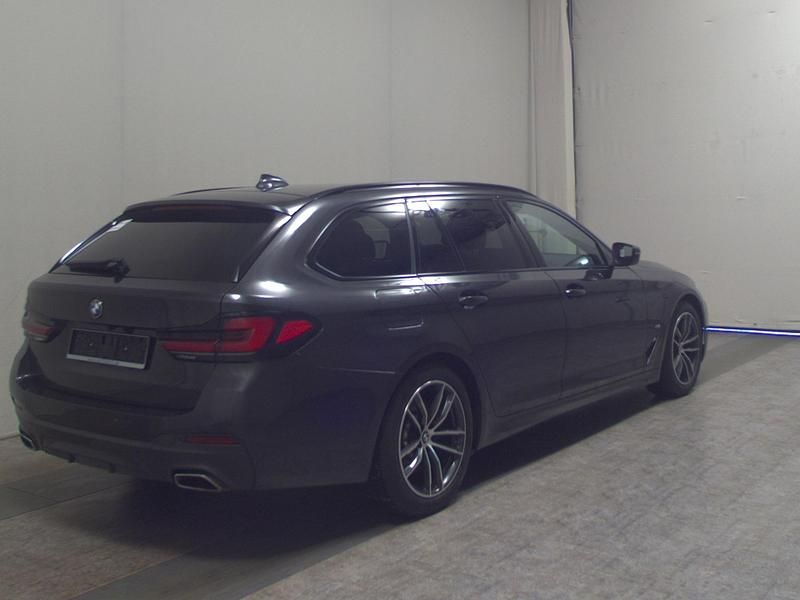 Gebraucht BMW 520 M Sport 190 PS (139 kW) 2022 Grau Kombi
