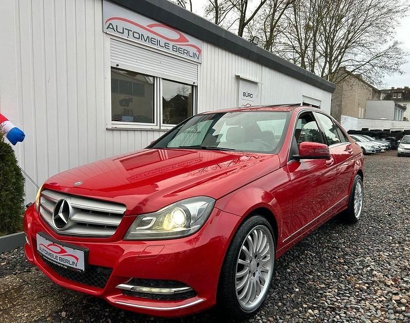 Rot Gebraucht 2013 Mercedes C350 Avantgarde Limousine | 6.999 € (Teuer) - Bild 1/4