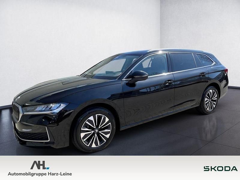 Gebraucht Skoda Superb Selection 150 PS (110 kW) 2025 Onyxschwarz Kombi