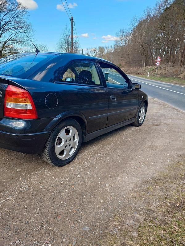 Gebraucht Opel Astra 75 PS (55 kW) 1999 Schwarz Limousine