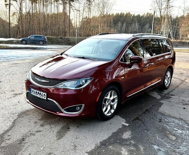 Gebraucht Chrysler Pacifica 291 PS (214 kW) 2019 Rot Van / Kleinbus