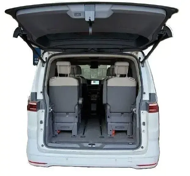 Gebraucht VW Multivan Life 218 PS (160 kW) 2023 Weiß Van / Kleinbus