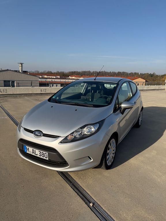 Gebraucht Ford Fiesta Trend 95 PS (69 kW) 2011 Silber Kleinwagen