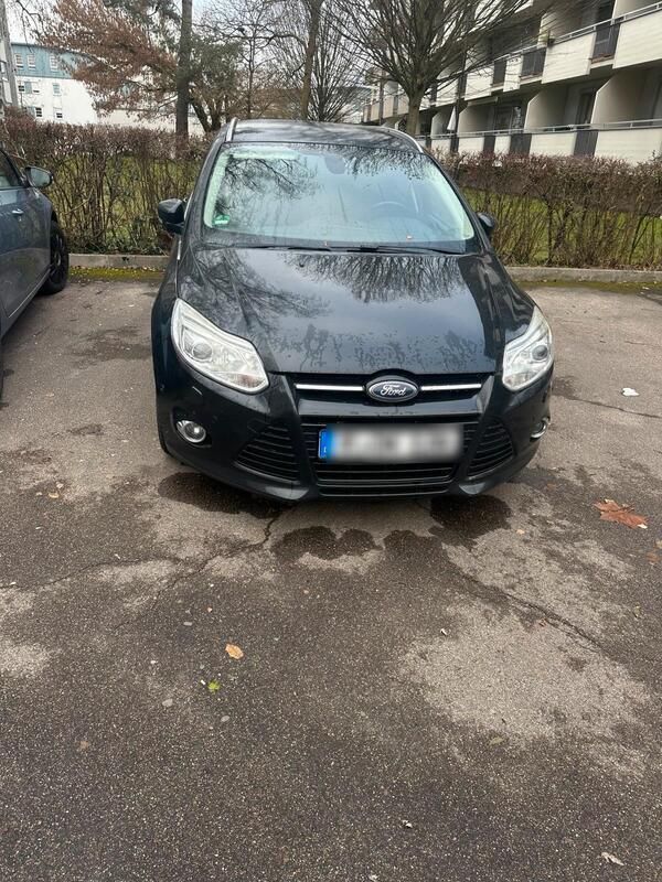 Blau Gebraucht 2012 Ford Focus Champions Edition Kombi | 5.800 € (Fairer Preis) - Bild 1/4