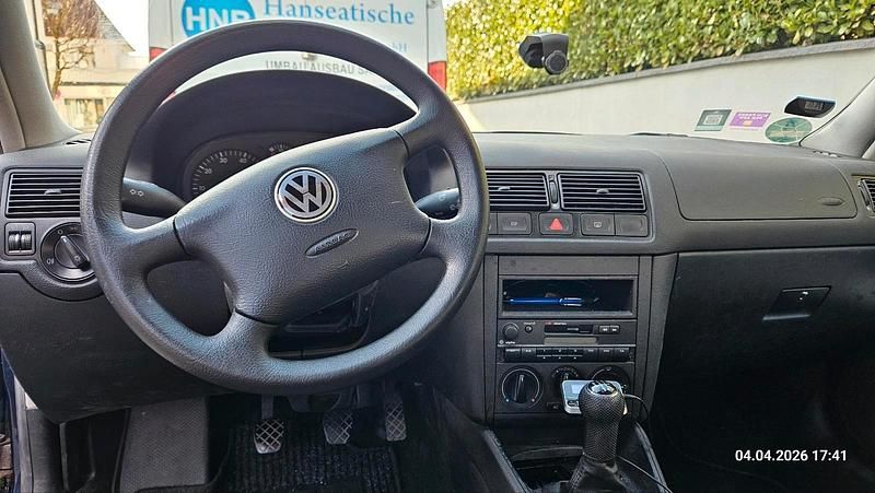Gebraucht VW Golf IV 75 PS (55 kW) 2002 Blau Kleinwagen