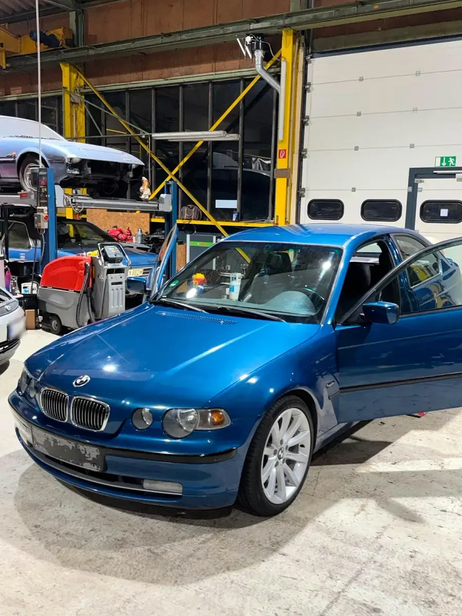 Gebraucht BMW 325 192 PS (141 kW) 2001 Blau Coupé