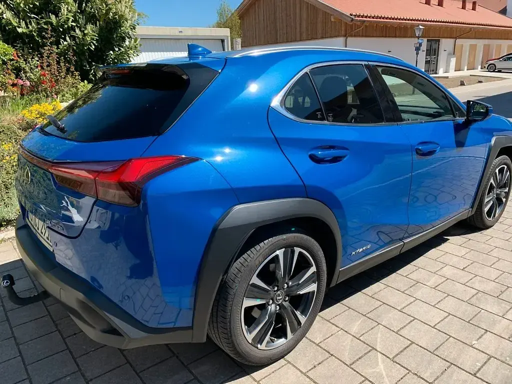 Second-hand Lexus UX 184 CP (135 kW) 2020 Albastru SUV