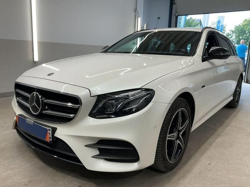 Weiß Gebraucht 2020 Mercedes E300 AMG line Limousine | 26.999 € (Guter Preis) - Bild 1/4