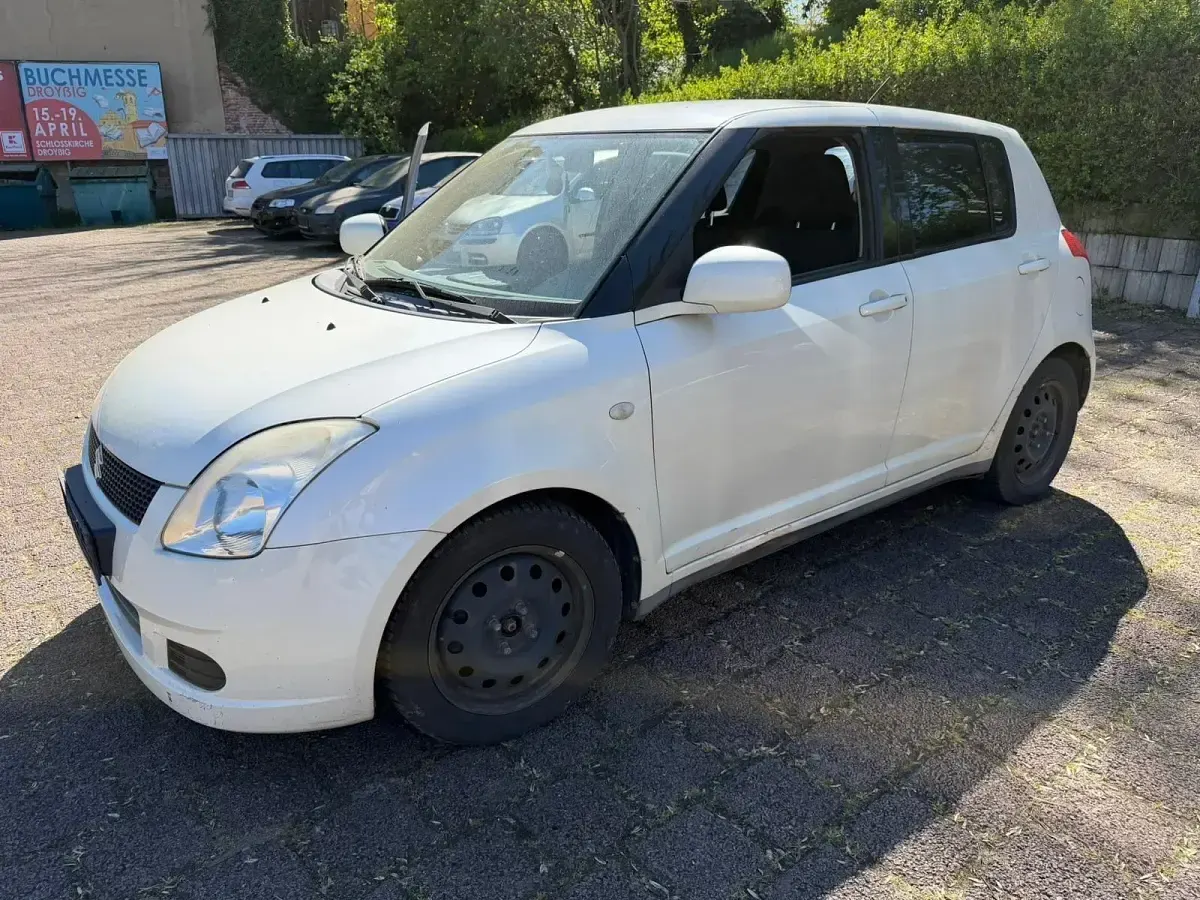 Second-hand Suzuki Swift 92 CP (67 kW) 2007 Alb Hatchback