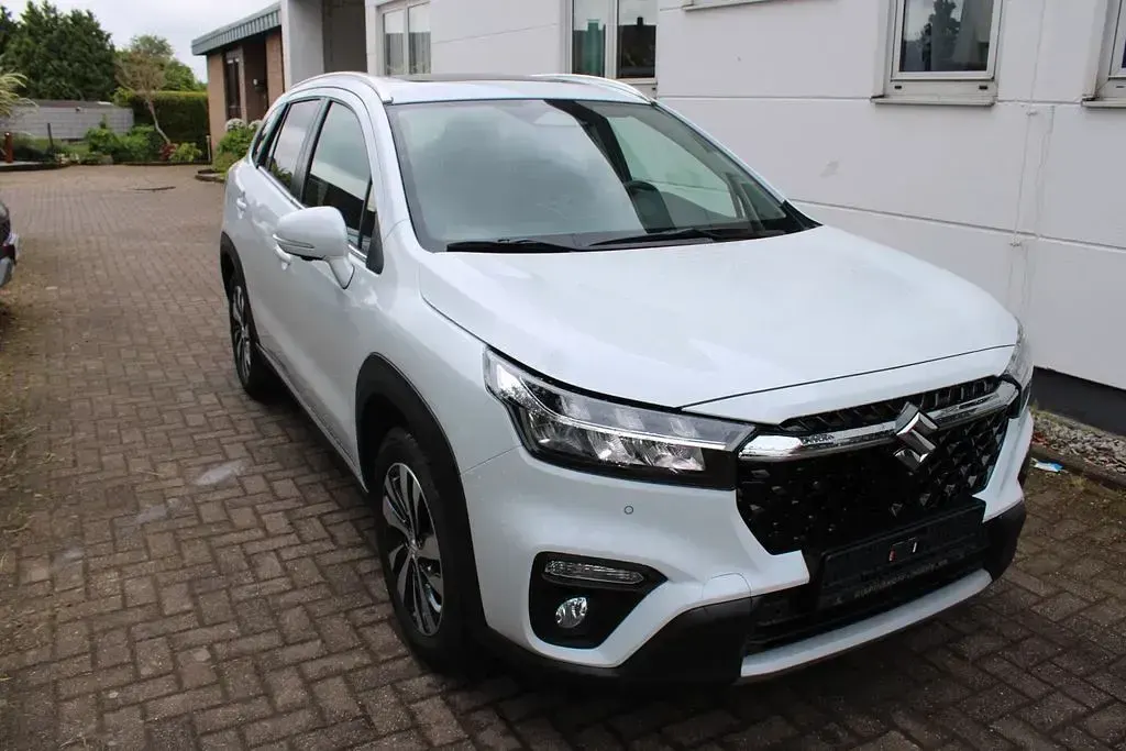 Gebraucht Suzuki SX4 S-Cross Comfort+ 129 PS (94 kW) 2025 Weiß SUV