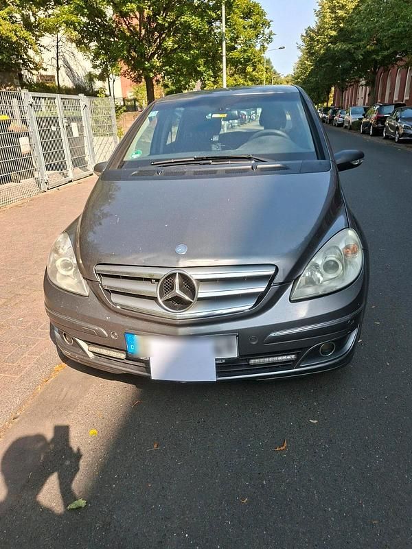 Grau Gebraucht 2007 Mercedes B180 Van / Kleinbus | 1.100 € (Fairer Preis) - Bild 1/4