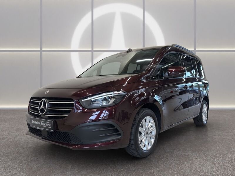 Rot Gebraucht 2024 Mercedes T180 Advantage Van / Kleinbus | 28.990 € (Fairer Preis) - Bild 1/4