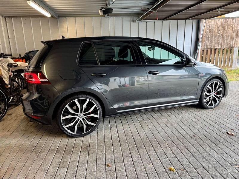Schwarz Gebraucht 2016 VW Golf VII GTI Limousine | 16.399 € (Guter Preis) - Bild 1/4