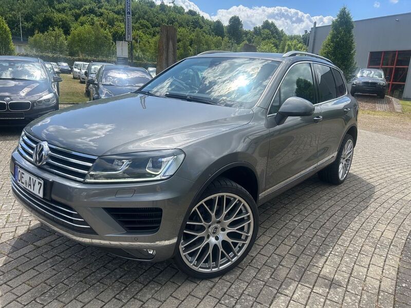 Grau Gebraucht 2015 VW Touareg Terrain Tech SUV | 23.490 € (Fairer Preis) - Bild 1/4