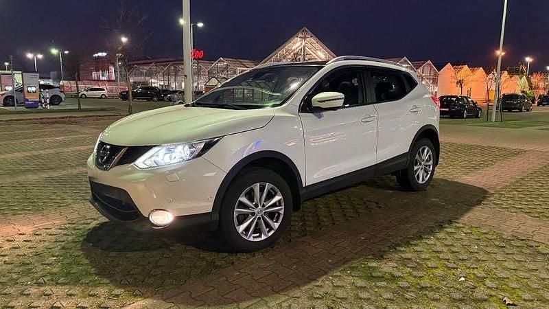 Weiß Gebraucht 2015 Nissan Qashqai SUV | 13.500 € (Etwas zu teuer) - Bild 1/4