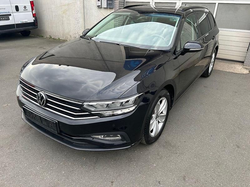 Gebraucht VW Passat 122 PS (89 kW) 2021 Schwarz Kombi