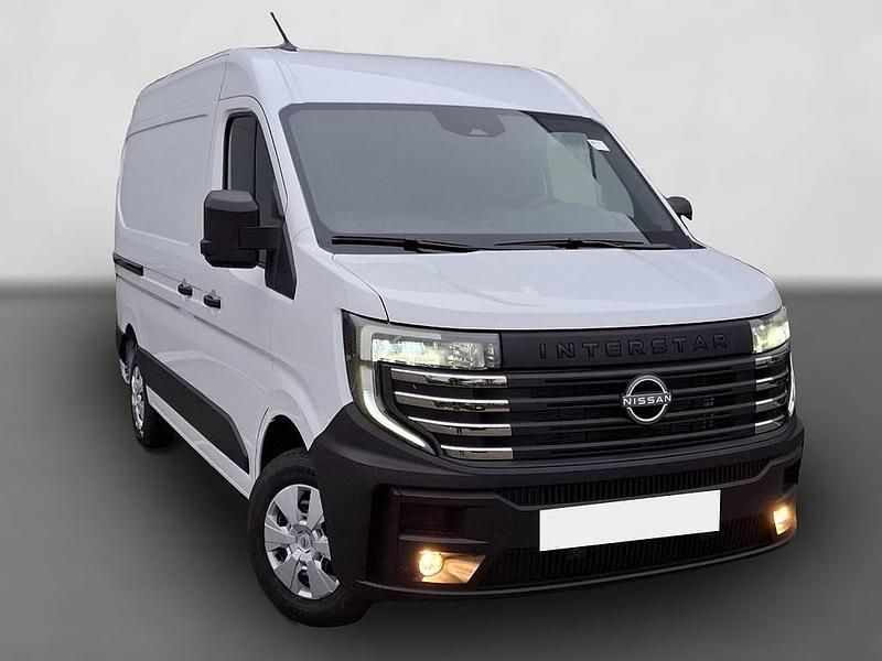 Gebraucht Nissan Interstar Tekna 150 PS (110 kW) 2024 Weiß Van