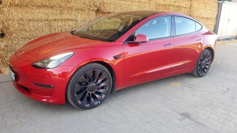 Rot Gebraucht 2023 Tesla Model 3 Performance Limousine | 46.500 € - Bild 1/3