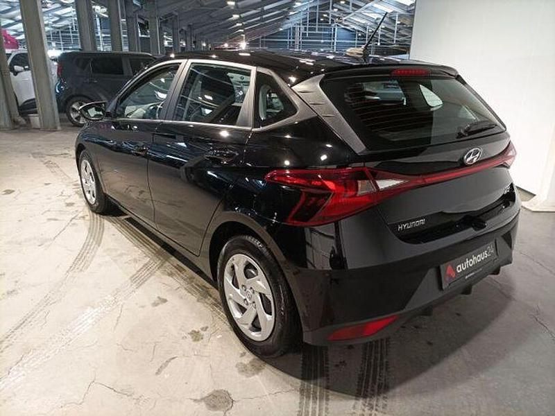 Gebraucht Hyundai i20 Select 84 PS (61 kW) 2022 Schwarz Kleinwagen