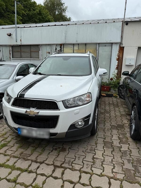 Weiß Gebraucht 2011 Chevrolet Captiva SUV | 4.999 € (Guter Preis) - Bild 1/4