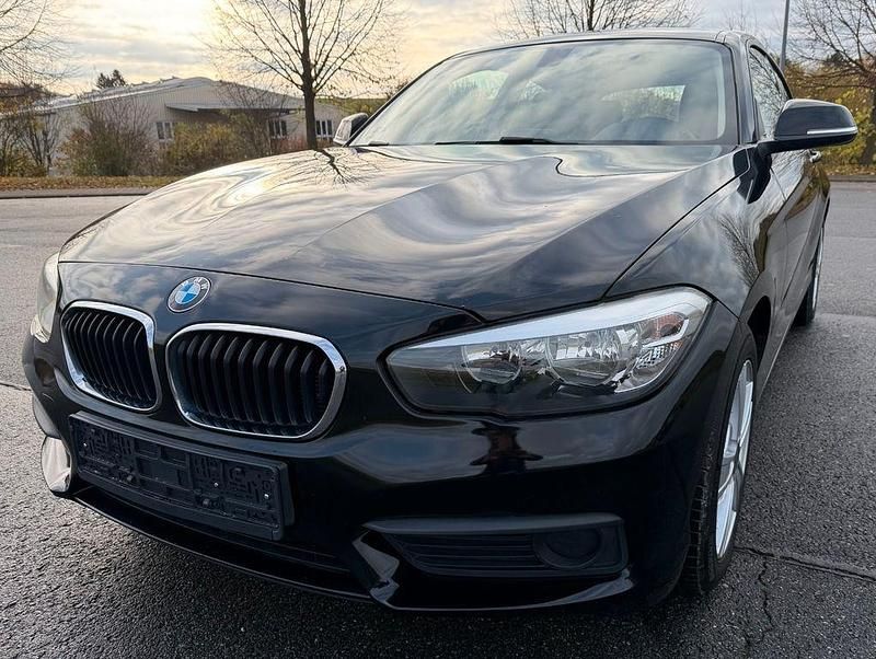 Schwarz Gebraucht 2015 BMW 118 Sport Line Kleinwagen | 11.900 € (Fairer Preis) - Bild 1/4