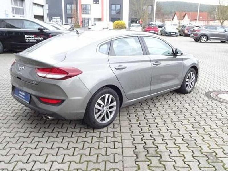 Gebraucht Hyundai i30 Trend 120 PS (88 kW) 2019 Grau Limousine