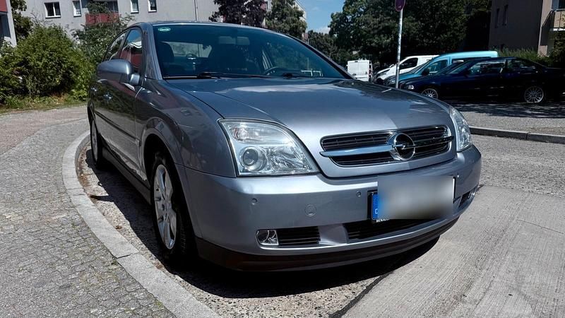 Grau Gebraucht 2004 Opel Vectra Limousine | 4.400 € - Bild 1/4